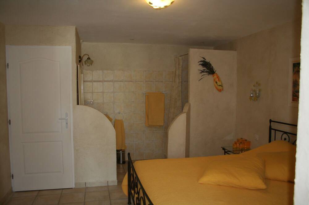 Le Mas des Tarentes between vineyards and forests in Trans-en-Provence, Region de Draguignan