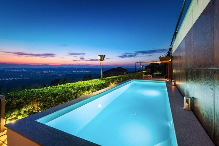 Ferienhaus für 4 Personen, mit Whirlpool und Terrasse sowie Garten und Pool