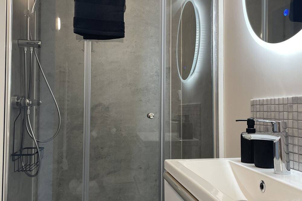 Entire apartment, Loftmaison 5 ch 5sdb Lille 200m2 avec conciergerie in Lambersart, Lille region