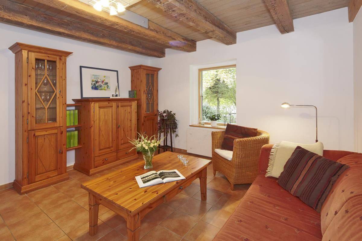 Gepflegtes Reetdachhaus auf großem Grundstück mit Badewanne und Terrasse in Heringsdorf, Usedom