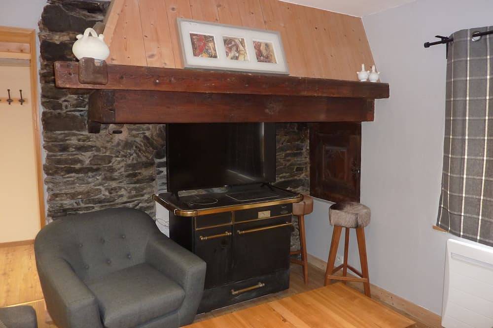 Appartement entier, Appartement 3 étoiles, 9 couchages,  dans chalet authentique savoyard in Sainte-Foy-Tarentaise, Région d'Albertville