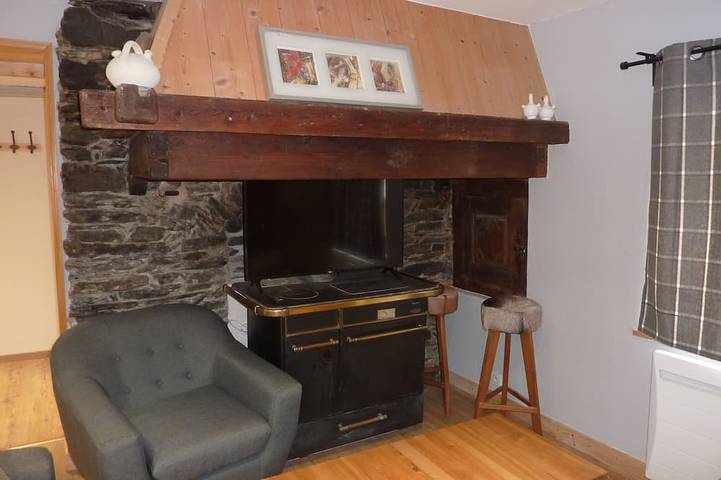 Appartement entier, Appartement 3 étoiles, 9 couchages,  dans chalet authentique savoyard in Sainte-Foy-Tarentaise, Région d'Albertville