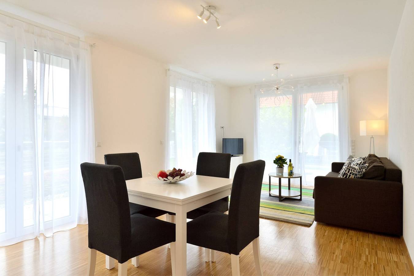 Ganze Ferienwohnung, Braviscasa Ferienresidenz Badnerstraße - Ferienwohnung F2 mit kleiner Terrasse, 60qm, 1 Schlafzimmer, max. 4 Personen in Endingen am Kaiserstuhl, Endingen