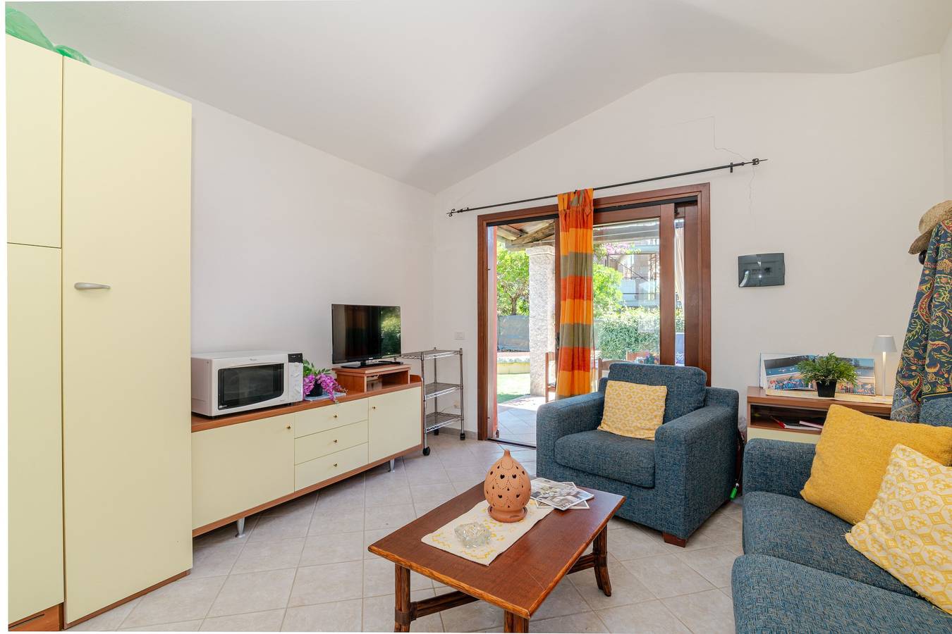 Ganze Wohnung, Villetta Girasole: Apartment mit privater Terrasse, Garten und Klimaanlage in Monte Petrosu, San Teodoro