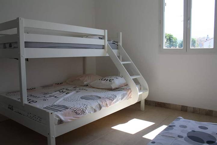 Location de vacances pour 8 personnes, avec terrasse et jardin dans Folelli - 2