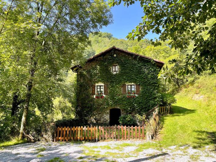 Casa rural para 8 personas, con jardín, Se admiten mascotas en Navarra