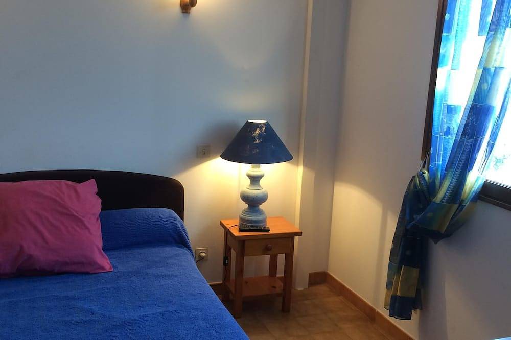Appartement entier, 2 pièces  dans propriété au calme à 5 km des plages d'Ile Rousse .Parking privé in Santa-Reparata-di-Balagna, Région de Calvi