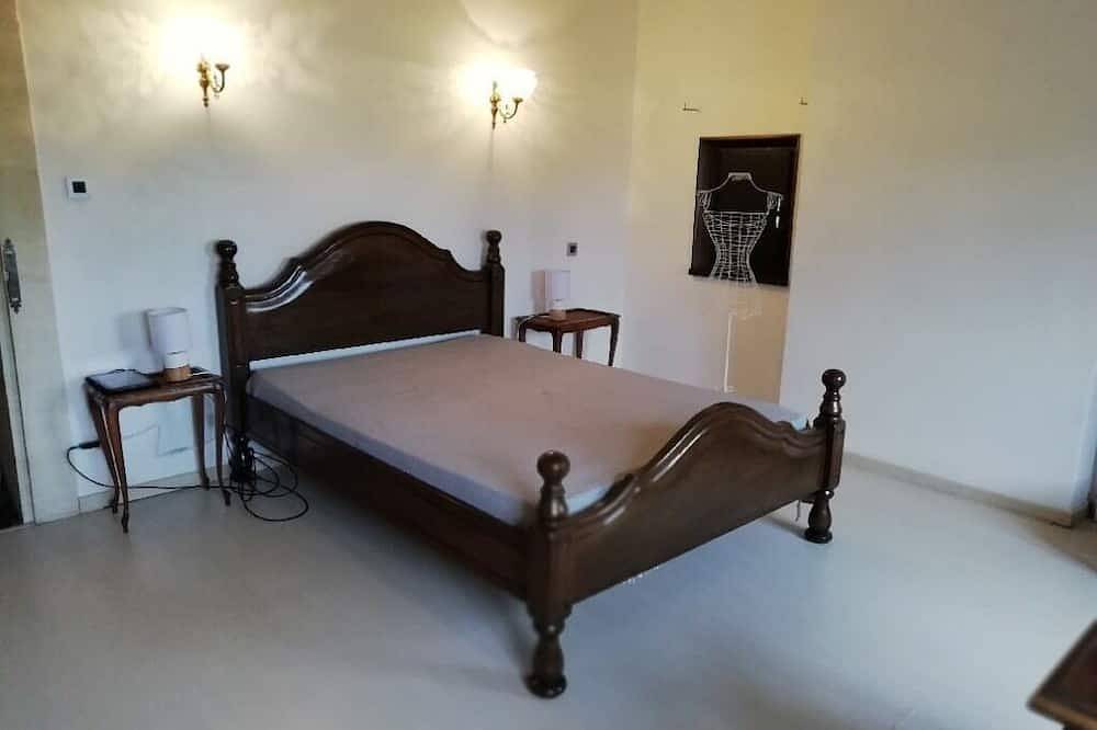 Pequeño Castillo Cerca De La Camarga in Lunel, Côte d'Améthyste