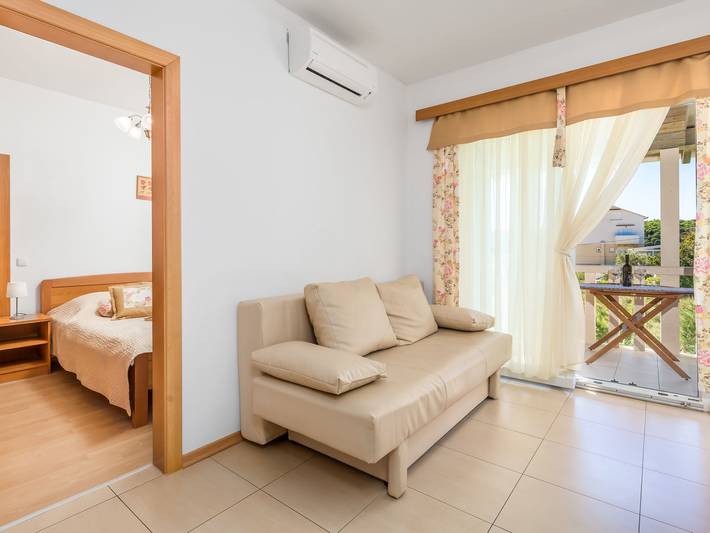 Ferienwohnung für 4 Personen, mit Garten und Terrasse sowie Kinderpool auf Rab - 3