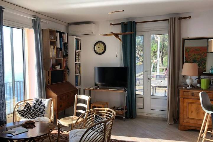 Apartamento entero, A large terrace overlooking the sea in Erbalunga, Brando