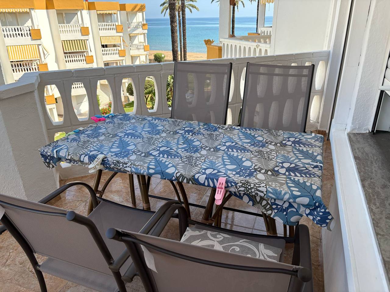 Apartamento entero, Apartamento 'A46 Vistas al mar desde la terraza' cerca de la playa, con piscina compartida y Wi-Fi in Dénia, Costa Blanca