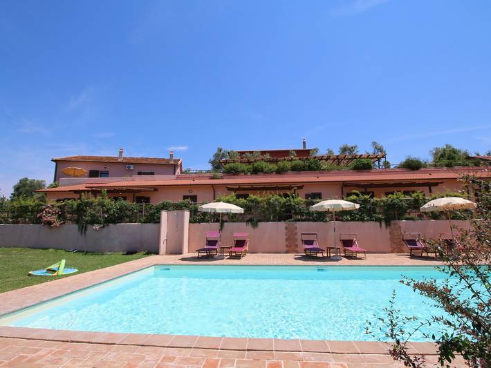 Farmhouse for 2 people, with terrace and pool, child-friendly - 1