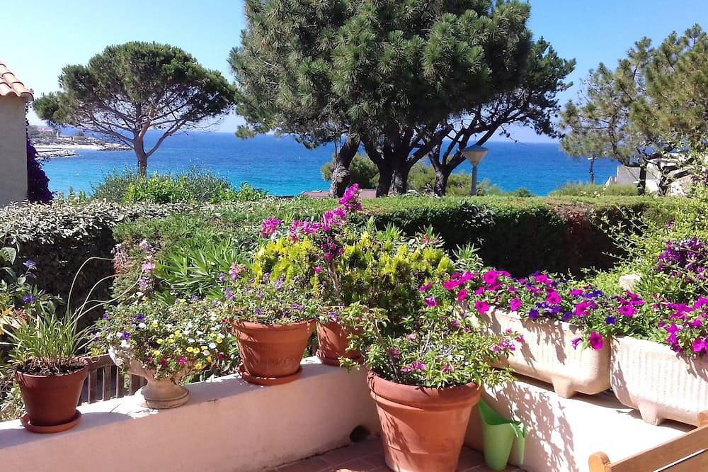 Casa con vistas al mar a 80 metros de la playa, para 6 personas. in Sant Ambroggio, Lumio