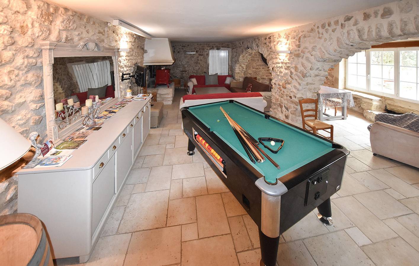 Charmant appartement de 2 chambres avec piscine et jardin, à deux pas des restaurants et de la rivière in Mazan, Parc naturel régional du Mont-Ventoux