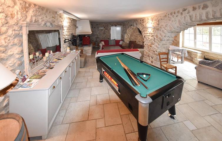 Encantador apartamento de 2 dormitorios con piscina y jardín, a un paso de los restaurantes y del río in Mazan, Parque natural regional del Mont Ventoux