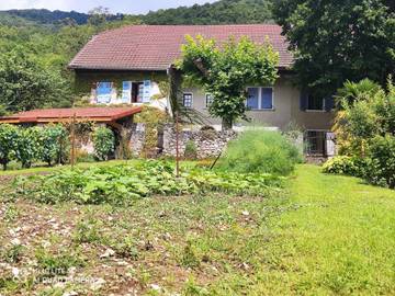 Gîte pour 6 personnes, avec vue ainsi que vue sur le lac et jardin à Chindrieux