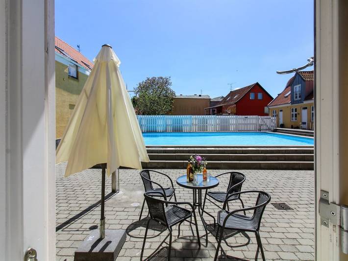 Ferielejlighed for 5 personer, med Pool i Gudhjem