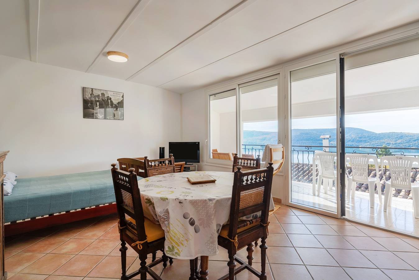 Appartement entier, Appartement « T2 L’Amourié 1er Étage » avec terrasse couverte, vue lac in Sainte-Croix-du-Verdon, Parc naturel régional du Verdon