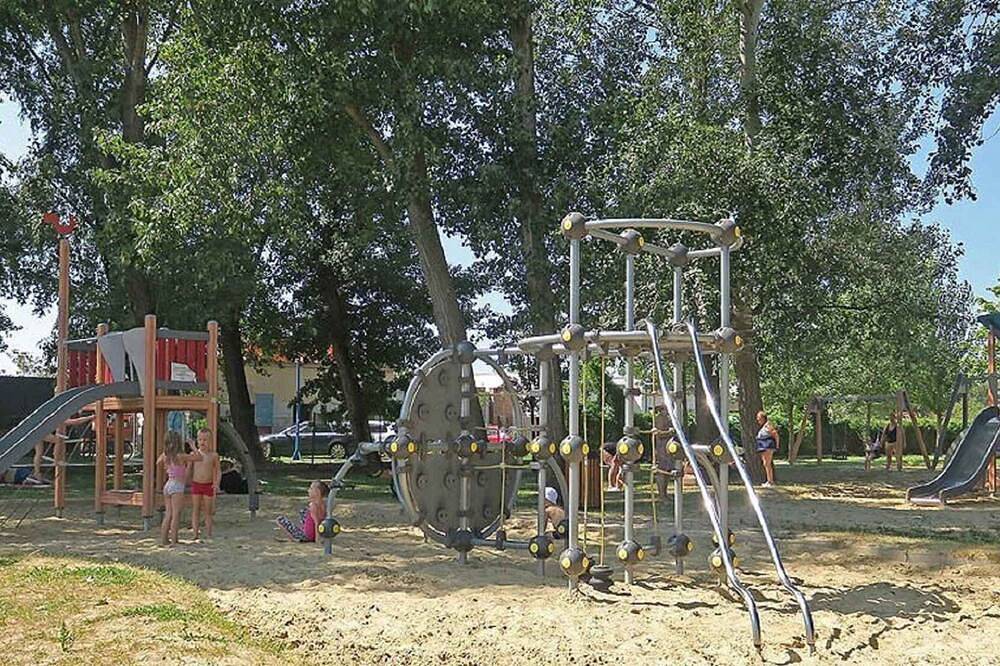 Entire apartment, Holiday apartment with Wlan and air conditioning in Keszthely, Keszthely region