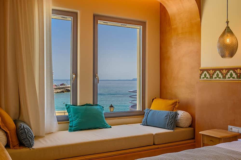 Entire apartment, Asteria Seafront Luxury Apartment in Almyros Beach (Agios Nikolaos), North Crete