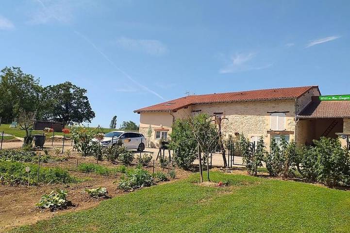 Location de vacances pour 4 personnes, avec Piscine à Tossiat