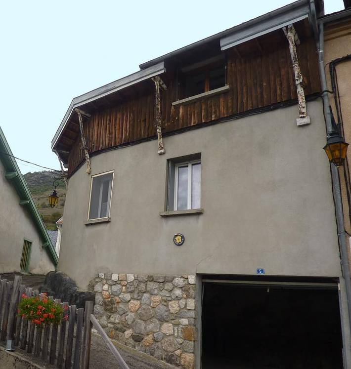 Gîte pour 6 personnes, avec terrasse, animaux acceptés dans Unac