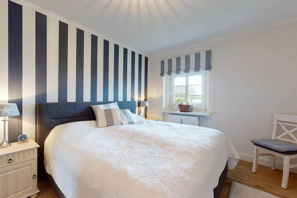Ganze Wohnung, Moderne Ferienwohnung mit Terrasse und Meerblick. in Hörnum, Sylt