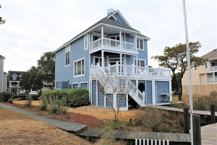 Vacation rental for 10 people, with balcony and pool in Manteo