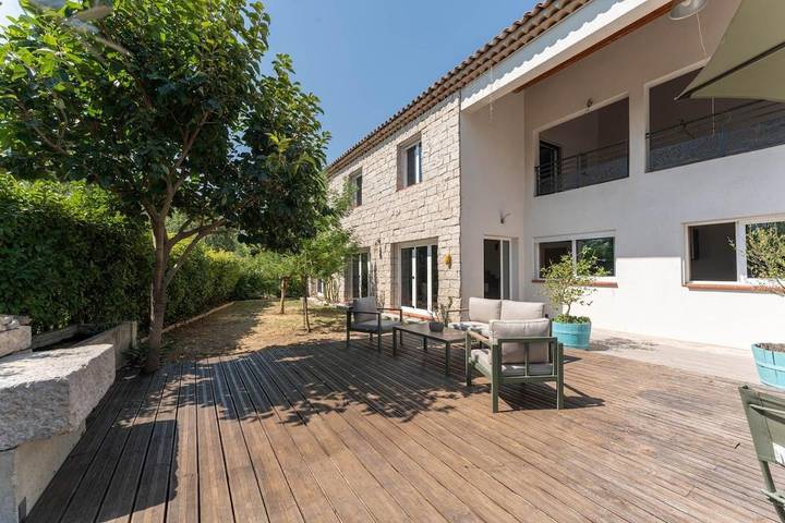 Location de vacances pour 16 personnes, avec jardin et piscine à Velaux - 2