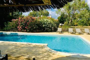 Location de vacances pour 10 personnes, avec terrasse et jardin à Nalliers