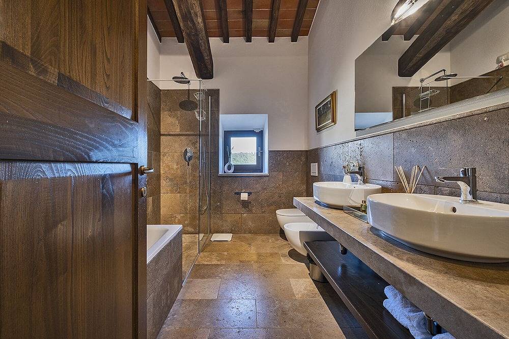 Isola Serena Newly Expanded Private Luxury Villa, Tuscany, Infinity Pool & Views in Castellina in Chianti, Chianti