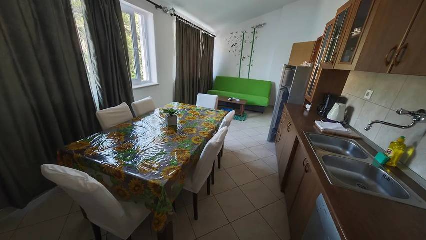 Gîte pour 6 personnes, avec terrasse à Jelsa - 2
