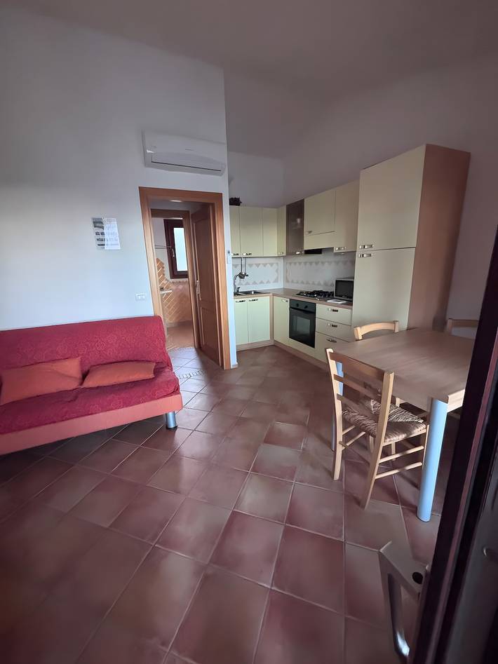 Appartamento intero, Appartamento 'Lu Sulianu- T2' con Terrazza Privata, Giardino Privato e Aria Condizionata in Porto Ottiolu, Budoni