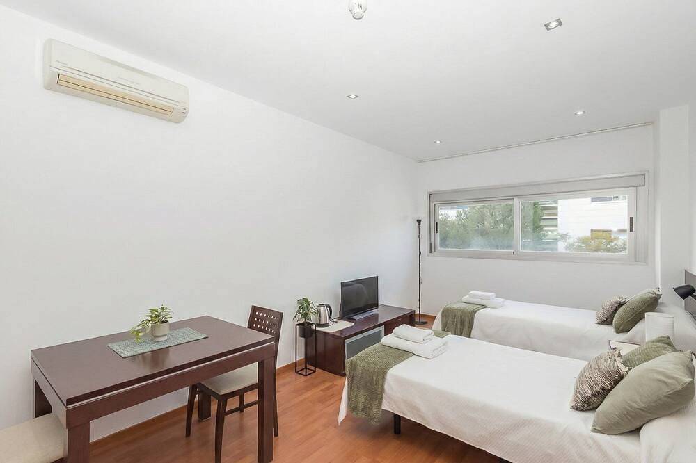 Appartement entier, Guestready - Domocenter studio with garage in Bormujos, Province de Séville
