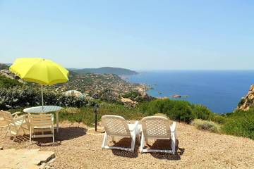 Bungalow für 6 Personen, mit Balkon und Whirlpool sowie Garten und Pool auf Sardinien