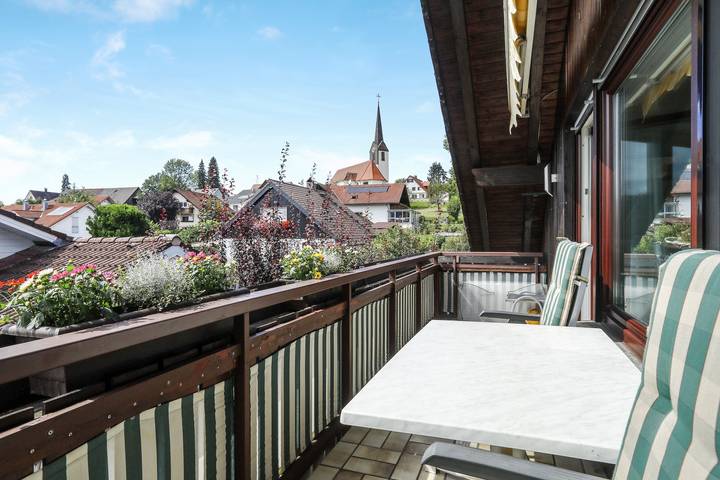 Entire apartment, Holiday Apartment “Irmi” close to Lindau and Mountains with Wi-Fi & Balcony in Hergensweiler, Bavarian Swabia