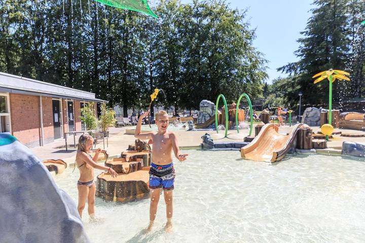 Ferienpark für 7 Personen, mit Terrasse und Garten sowie Ausblick in Appelscha