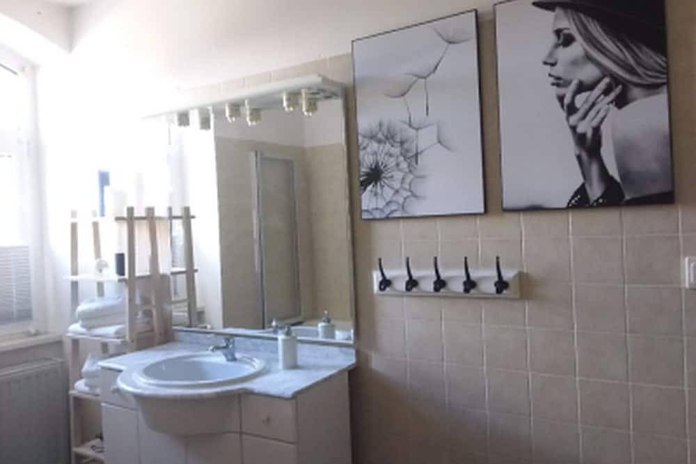 Ganze Wohnung, 2min from the lake, modern apartment 58 sqm / 12 km from Motorsportarena Oschersleben in Wanzleben-Börde, Magdeburger Börde