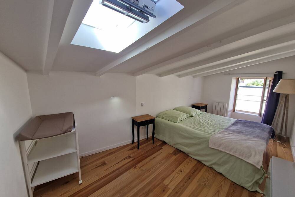 Maison Jade, Wifi, Sleeps 10, Terrace, Plancha, Outdoor area in La Rochelle, La Rochelle region
