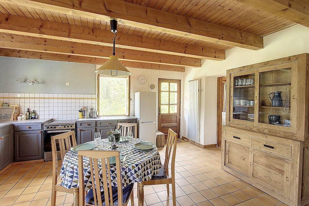 Chalet Seytroux - 6 beds - Garden with Mountain Views in Seytroux, Thonon-les-Bains en omgeving