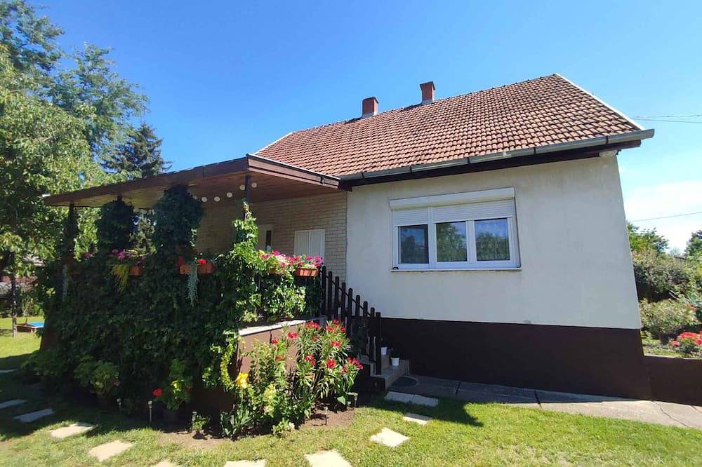 Holiday home in a quiet location with terrace in Gárdony, Gárdonyi járás