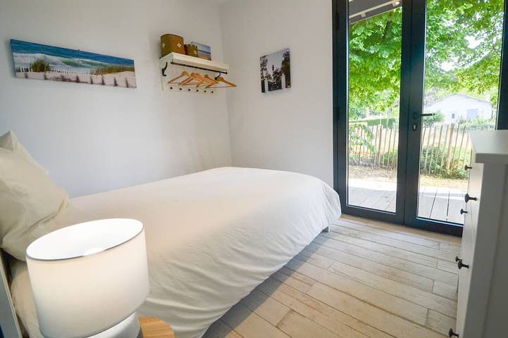 Villa pour 12 personnes, avec jacuzzi ainsi que terrasse et jardin à Mimizan - 3