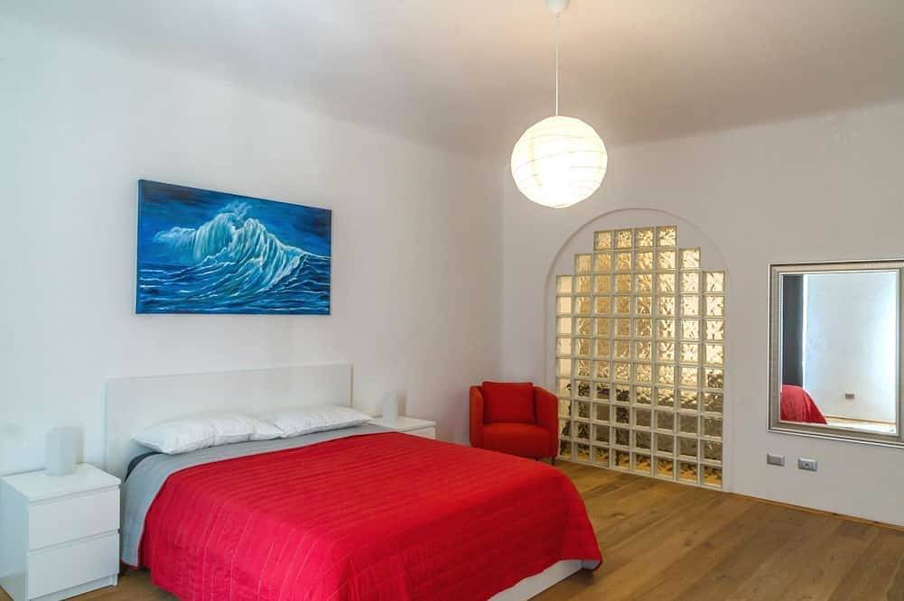 Entire apartment, Hadithi Trieste, between Le Rive and Piazza Unità in Trieste, Carso
