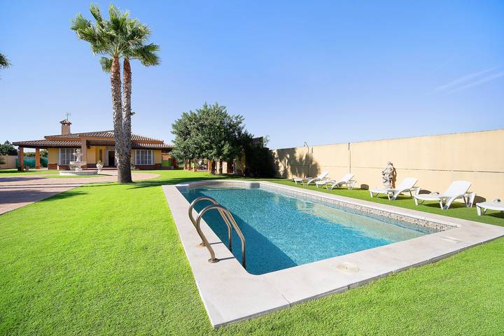 Ferienhaus 'Villa Juani' mit Pool, Garten, Terrasse und WLAN in Chiclana de la Frontera, Costa de la Luz