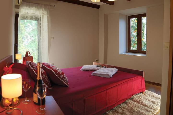 Location de vacances pour 4 personnes, avec balcon et jardin dans Risan - 3
