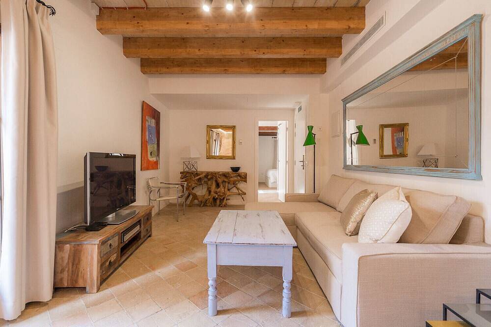 Entire apartment, Vintage Palma Palace (Superior 4) by Priority in Palma Old Town, Palma