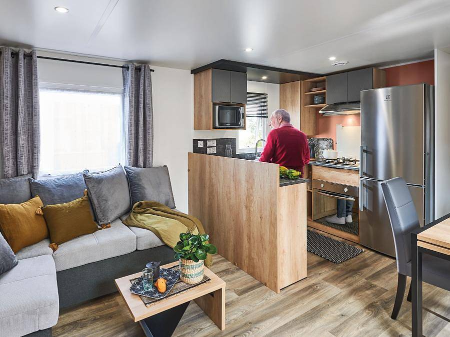 Flower Camping Loire et Châteaux - Mobilheim 4 personen - Premium 36m² (2 Schlafzimmer) - halbüberdachte Terrasse in Bréhémont, Loire-Tal
