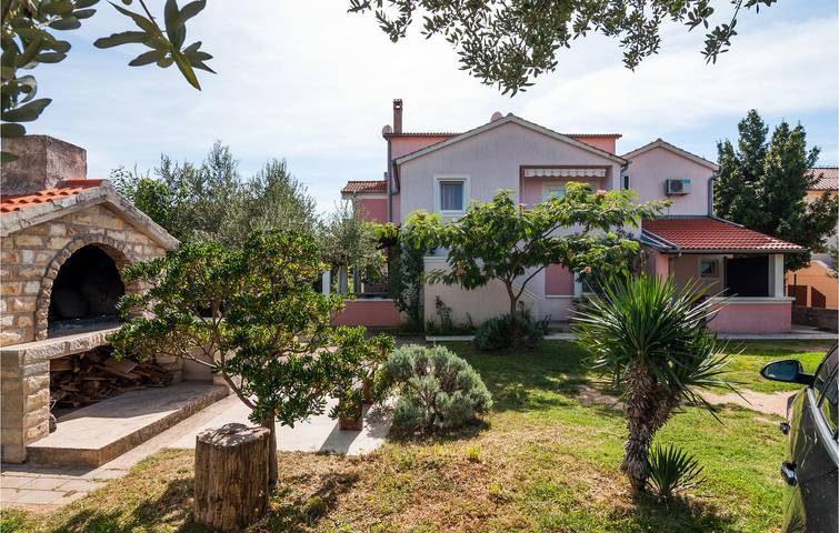 Ganze Ferienwohnung, Gemütliche 1-Zimmer-Wohnung mit Terrasse, 1 km vom Strand entfernt! in Sveti Filip i Jakov, Općina Sveti Filip i Jakov