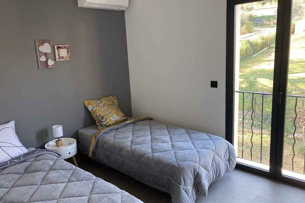 Semi-detached house with swimming pool in Peymeinade, Cannes region