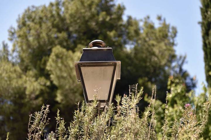 Mazet for 4 people. Les Garrigues Apt building of the valley of Baux Paradou in Paradou, Arles region